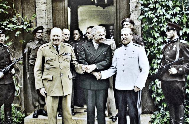 二战同盟国谁是打击德军的主力美英苏各有说法