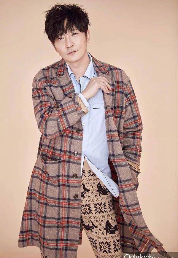 郭京飞最近又因《都挺好》火了一把,没想到他竟是"tf老boys"成员_雷佳