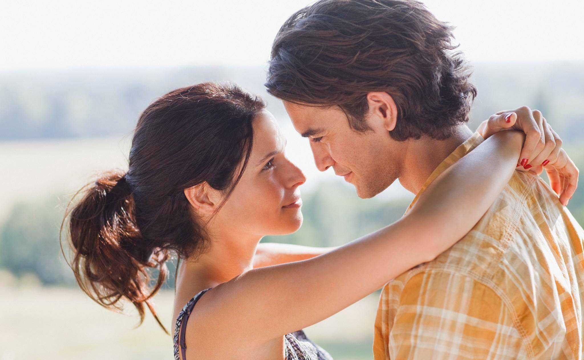 在这段话术里面,女生对男生忽冷忽热是现实,女生也没有狡辩,承认了