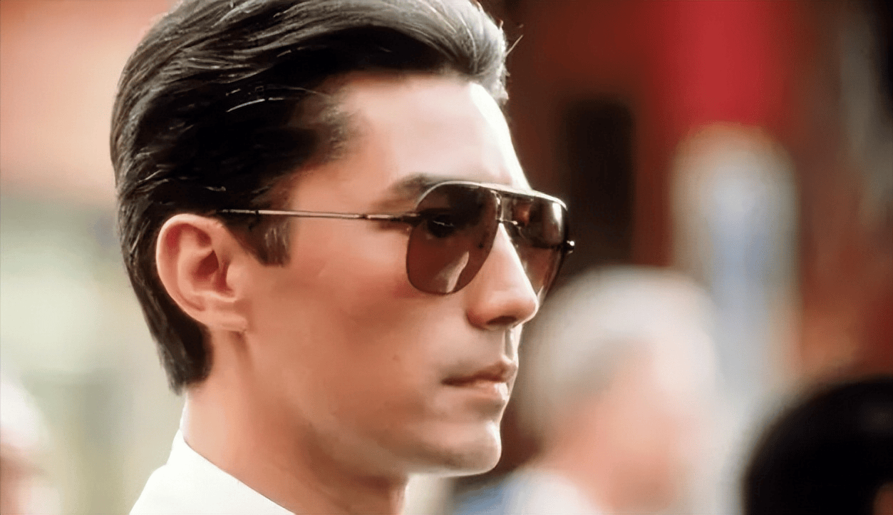 亚洲第一美男尊龙,林青霞为看他一夜不睡,73岁无妻无子与狗相伴