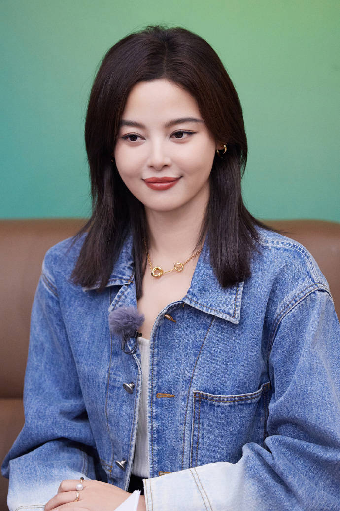 辛芷蕾辟谣与翟天临领证传闻:爱情长跑六年,谣言止于智者_感情_事件