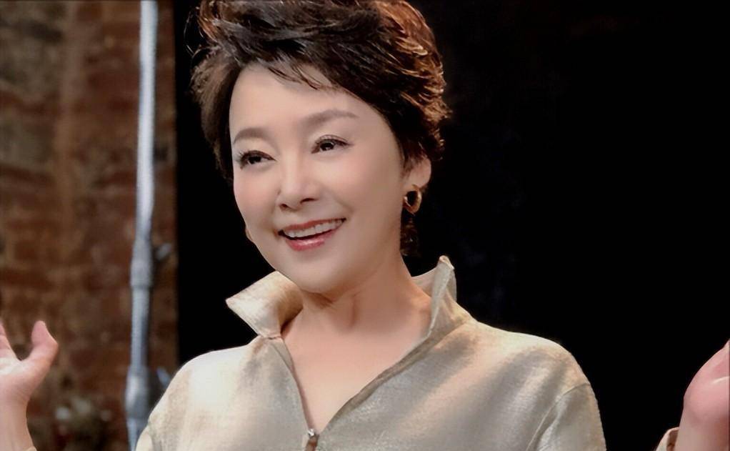 演员张瑜:分手后单身30年,再见前夫仍会心动,65岁无儿无女_张建亚