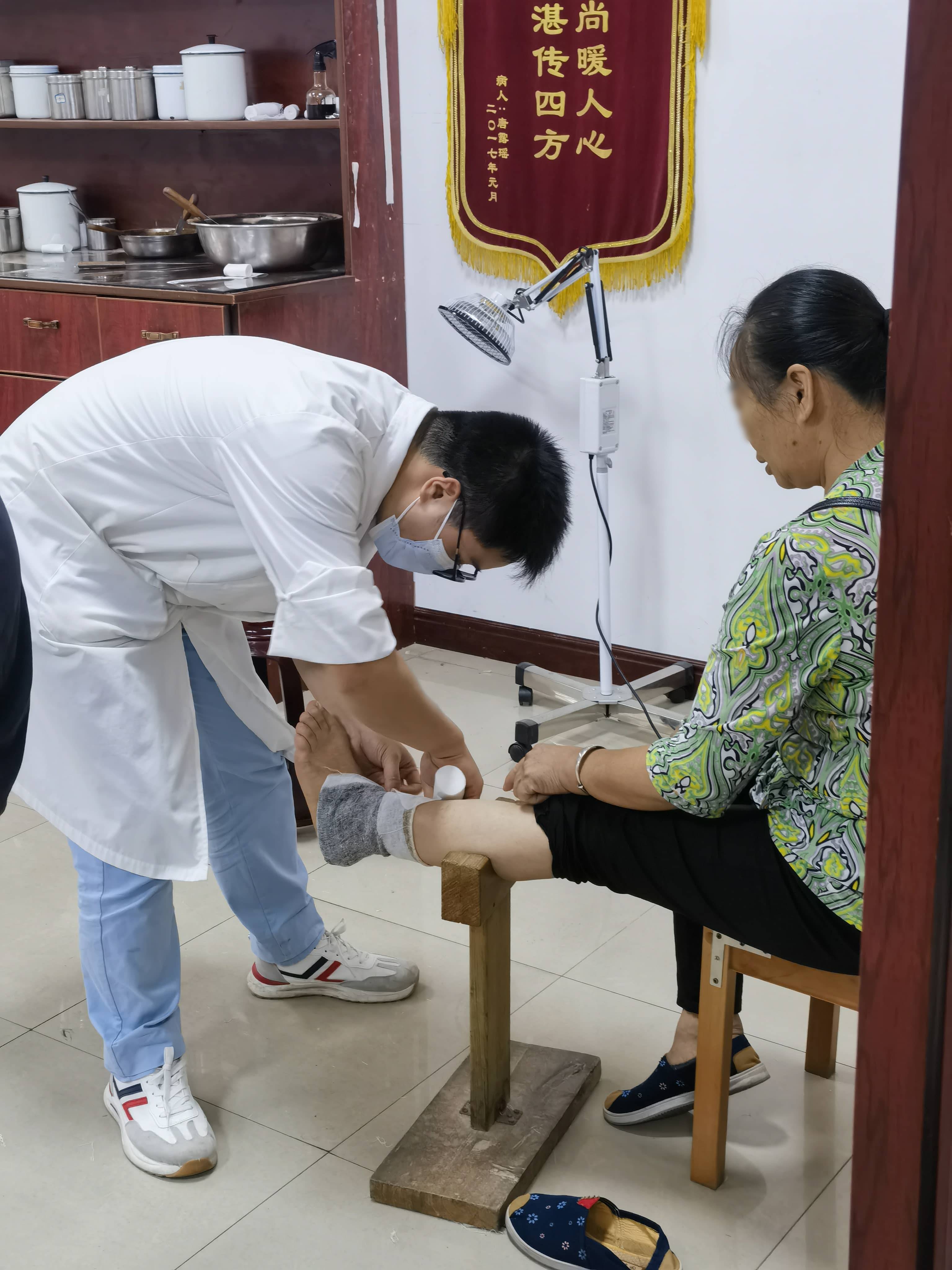 一文带你了解脚踝挫伤与崴伤的微妙区别!