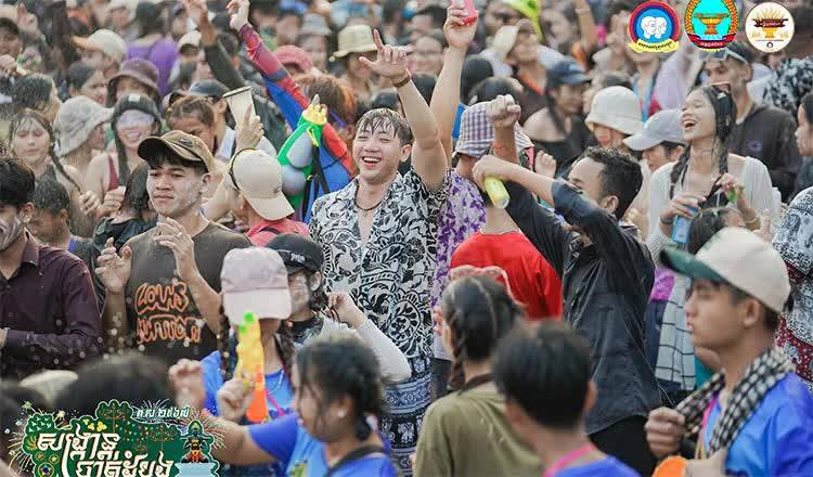 精彩瞬间大盘点!柬埔寨宋干节这些照片值得回味......_游戏_暹粒_传统