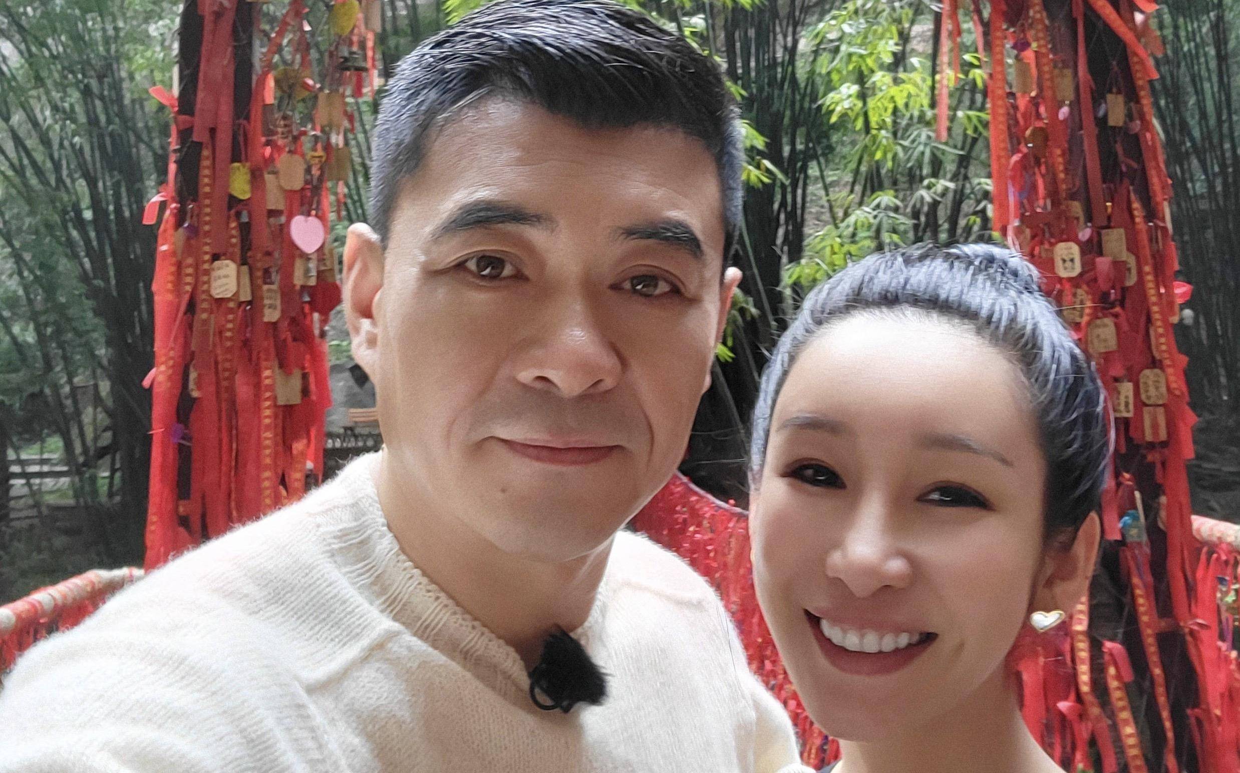 王新军:与相伴10年的发妻分手后,转身娶小7岁秦海璐,他怎样了