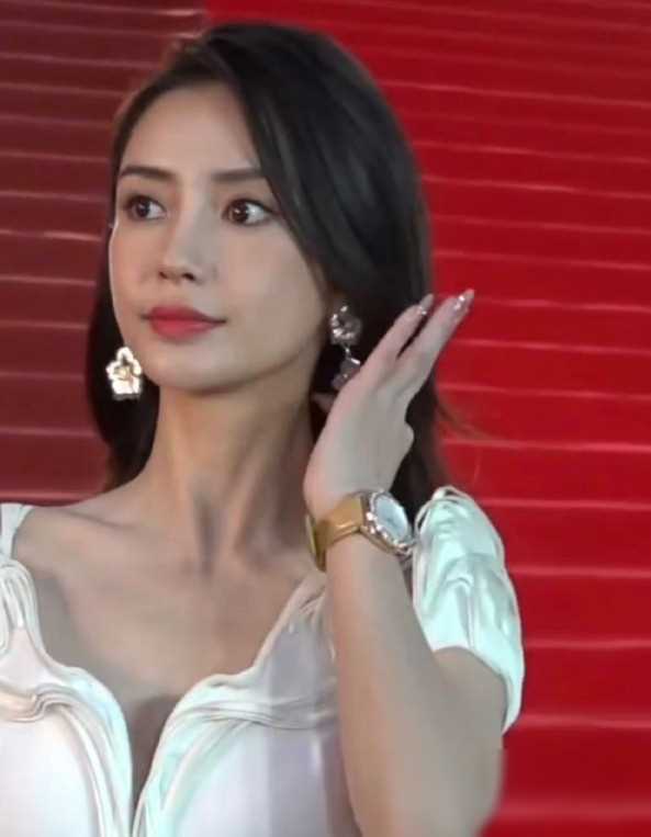 原创杨颖重磅宣布回港圈发展疯马秀问题遭拒答引发网友热议不断