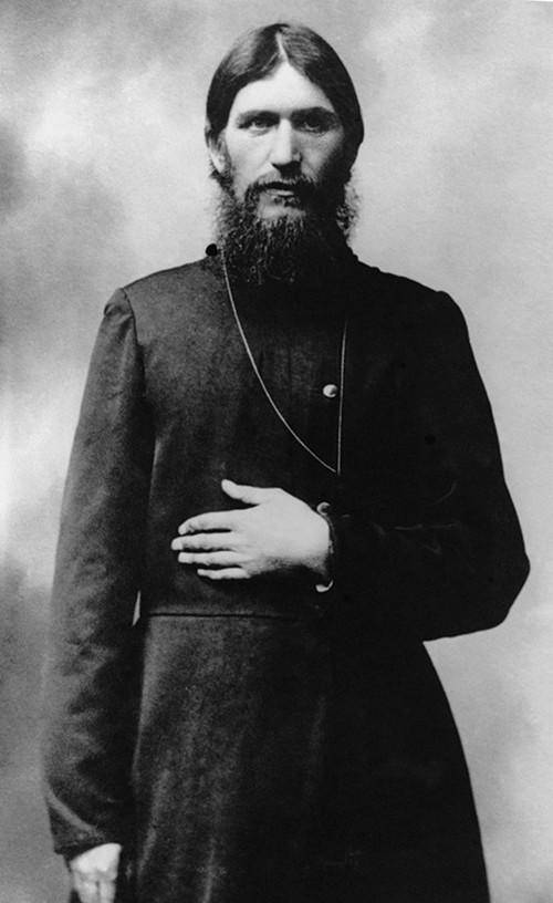 被打死,正要处理他的尸体,没想到他突然醒过来,猛掐尤苏波夫的脖子