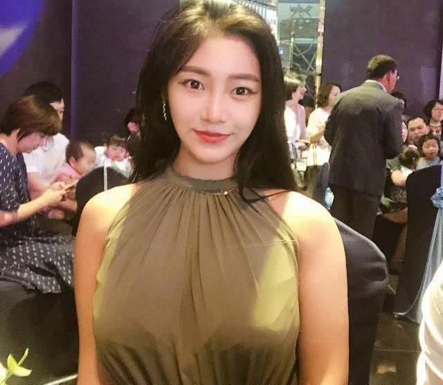 韩国姑娘身材结实强壮,肌肉线条让男生羡慕,却不失女性魅力