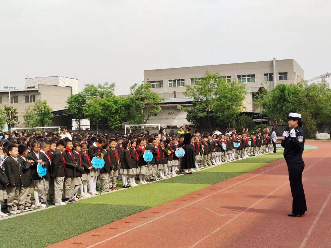 沣东和平小学开展"提高安全意识 增强安全责任"主题交通安全知识讲座