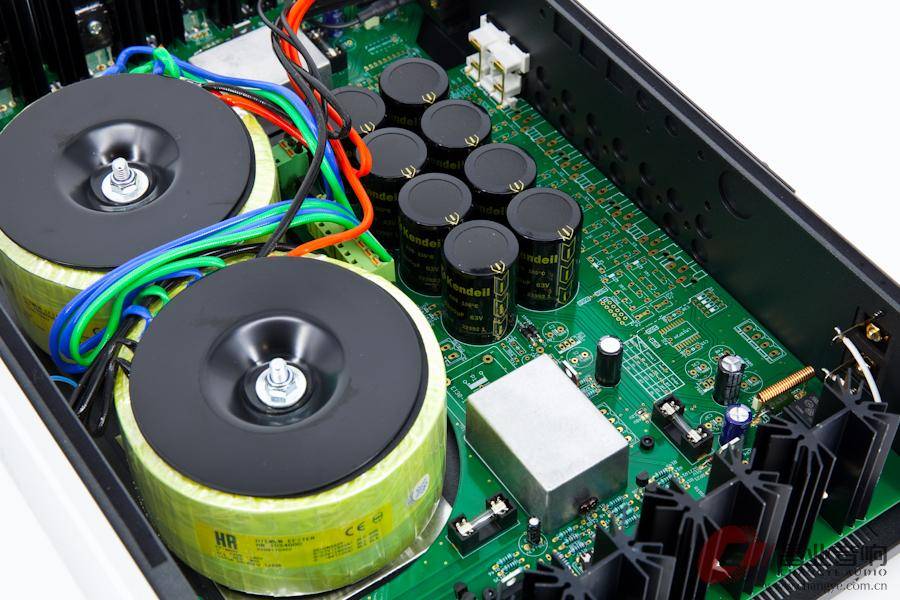 谁都玩得起的前后级评法国珊瑚礁atollpr200am200放大器