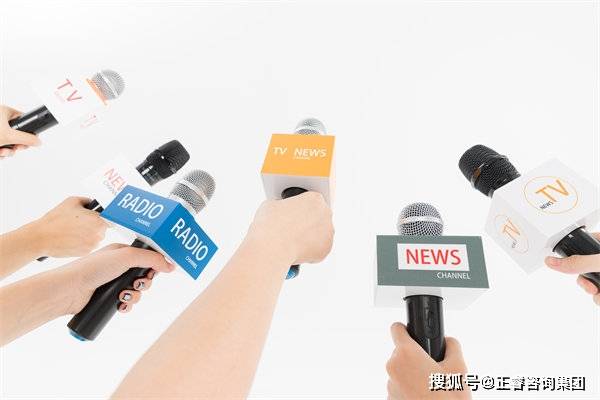 社交媒体的讨论_在社交媒体上，您可以直接发布反馈、评论或参与讨论。_社交媒体的总结与反映