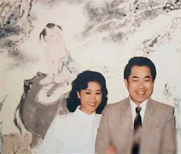 楠莉感情经历更丰富,养育前夫孩子引关注