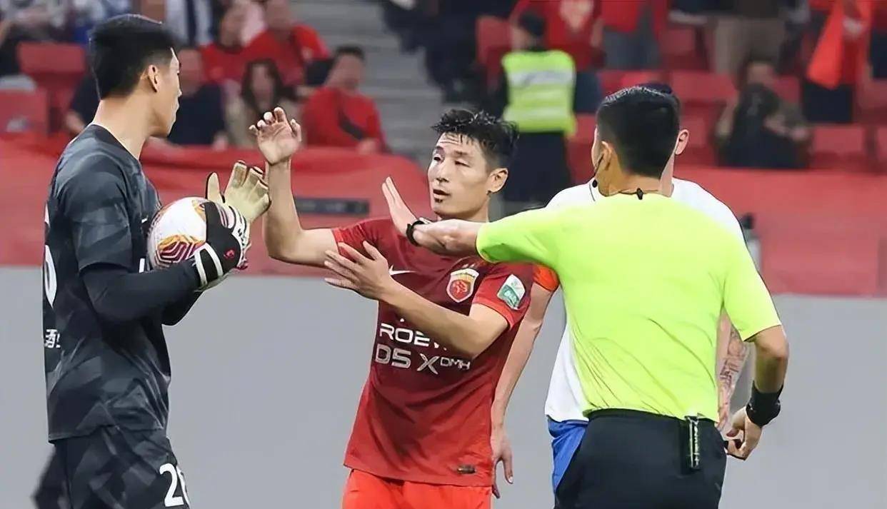 原创中超鲁沪大战泰山连损3人从31到34武磊双响助海港翻盘