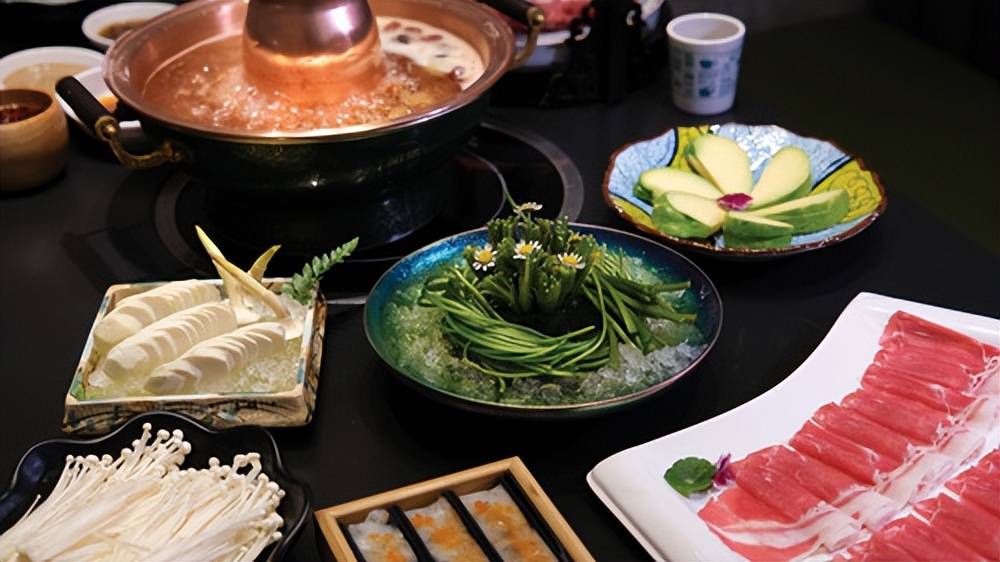 上春山吃春菜餐饮尝鲜风行