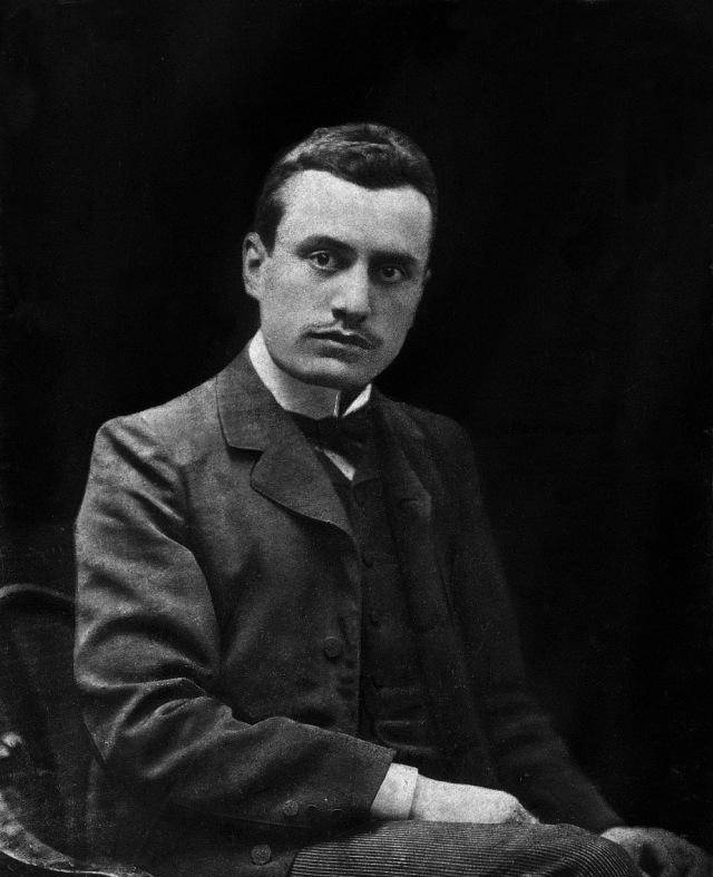 意大利的元首墨索里尼是怎么成功上位的靠一次啼笑皆非的暴动