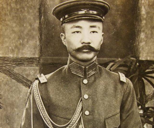 李烈钧出生于江西,他的父亲参加过太平天国运动,在起义运动失败以后便