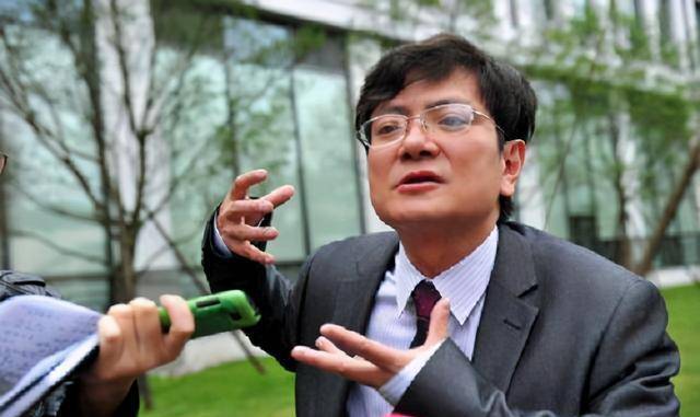 原创网红校长郑强敢说真话惹争议看看其成就有高调的资本