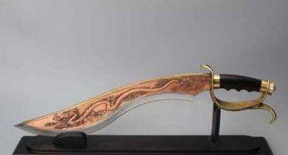 原创美女拿屠龙刀鉴宝表示想捐给博物馆博物馆我们不要