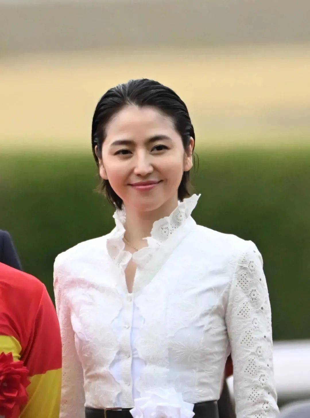 此外,长泽雅美还参与了电影《桃花期》和《海街日记》的拍摄,这些电影