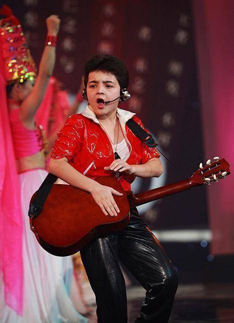 还记得童星阿尔法吗19岁谢顶被争议21岁的他植发后颜值回春