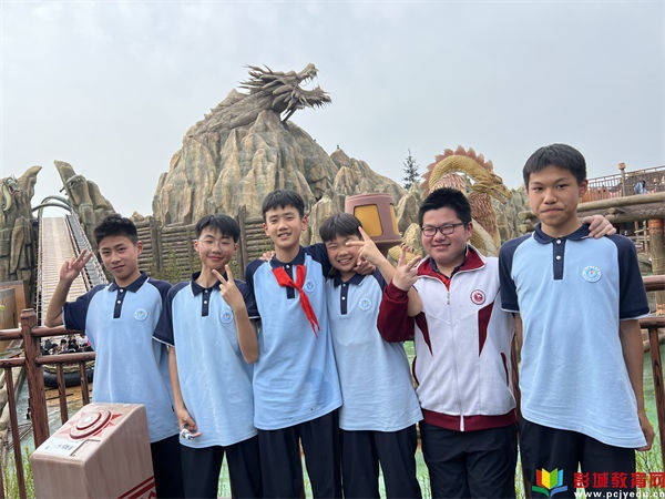 熠熠春日共奔赴研学拾趣促成长徐州市铜山区清华中学初一年级方特研学