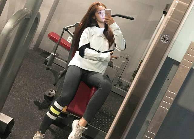 韩国姑娘身材结实强壮肌肉线条让男生羡慕却不失女性魅力