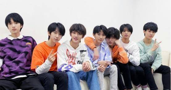 贺峻霖唱歌跳舞都不错丁程鑫舞蹈没的说唱歌也不错