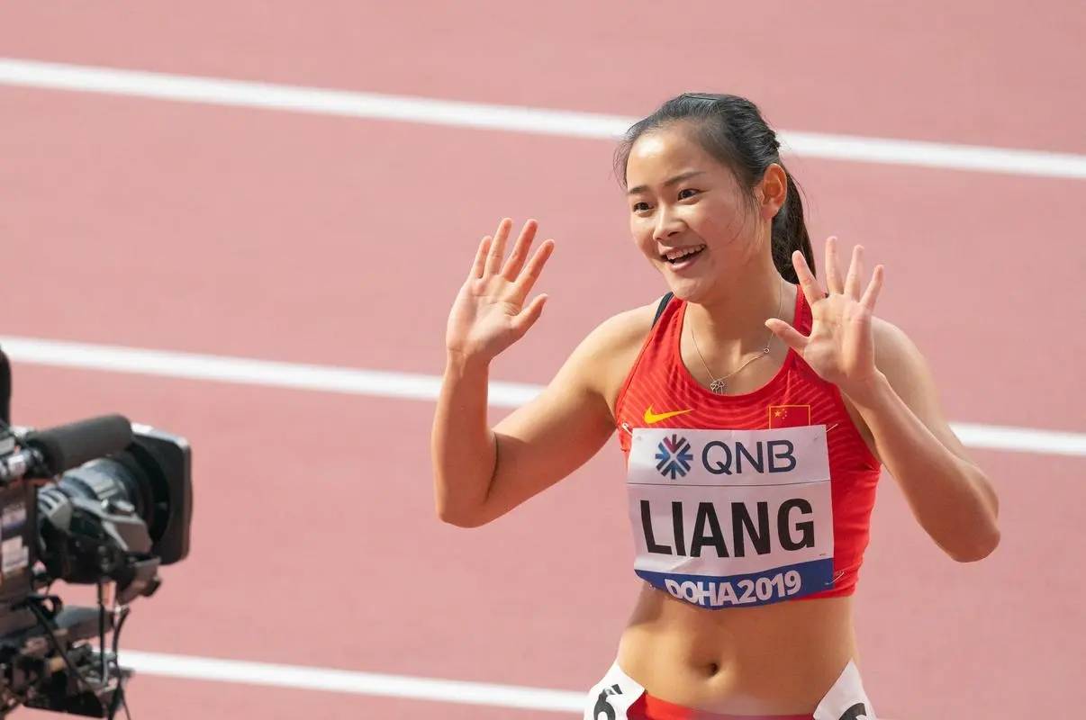 梁小静女子100米决赛图片