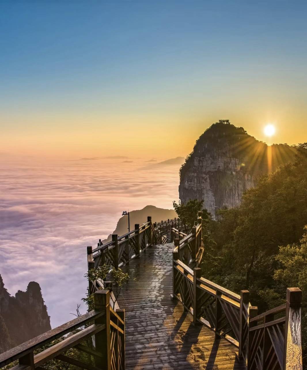 day5:凤凰古城(沱江>虹桥>凤凰图腾>小石板街>烟雨凤凰)>愉快结束行程