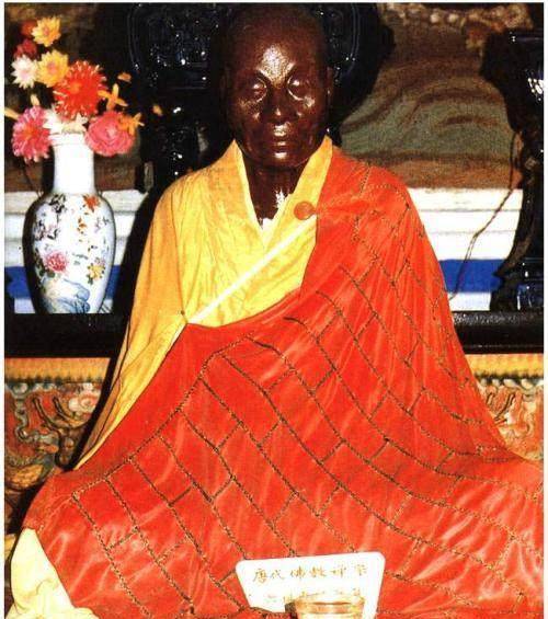 "而折服该寺主持,请他升座说法,奉其为师,并自此在该寺从事传教活动.