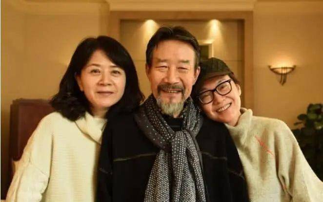 在他生病的那几年,如果说李雪健是身体上受到折磨,那么于海丹就是承受