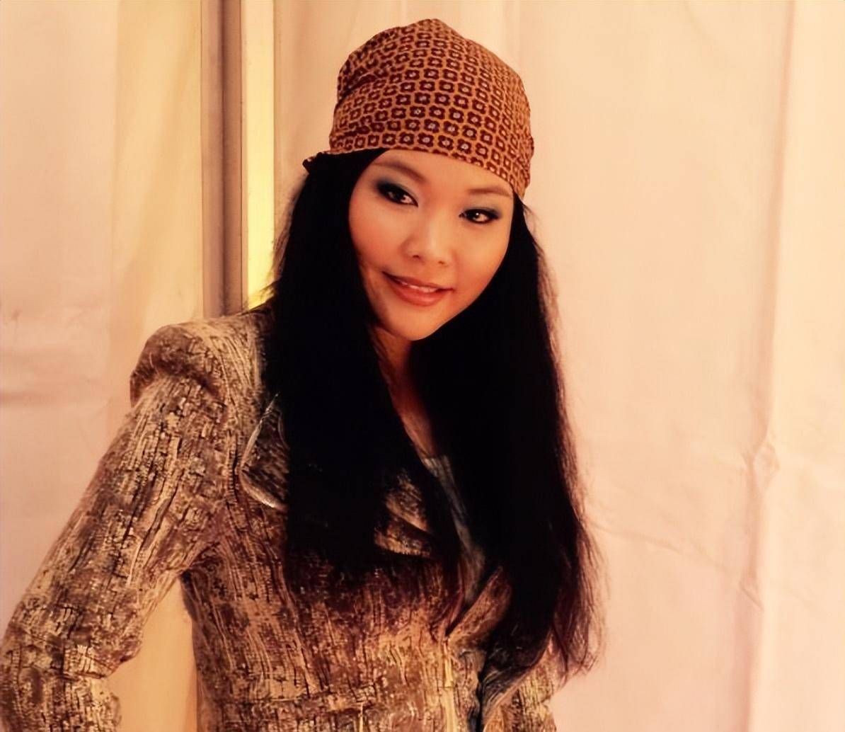 许美静隐退20年近照曝光,身材大暴走,曾传精神异常流落街头_陈佳明