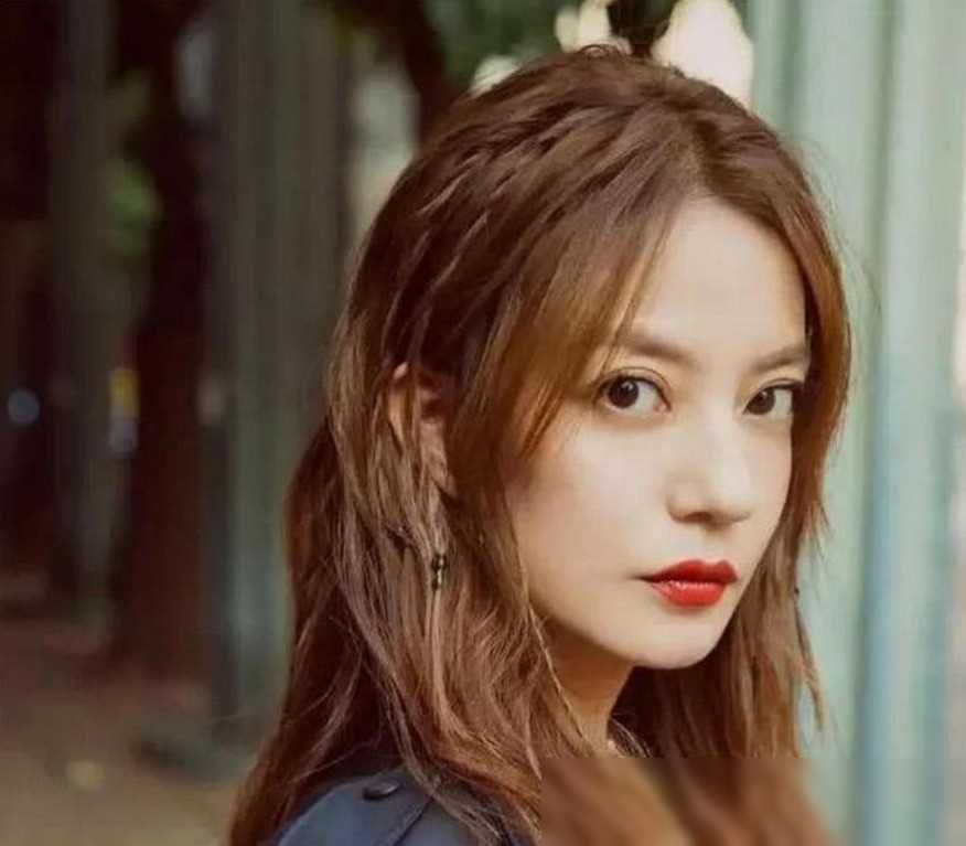 赵薇顶风作案野心炸裂,罪行不止亲日辱华,现状令人大快人心