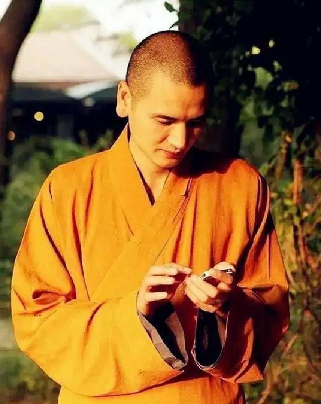 最帅和尚释明心放弃编制去出家女粉丝送400万法拉利求爱