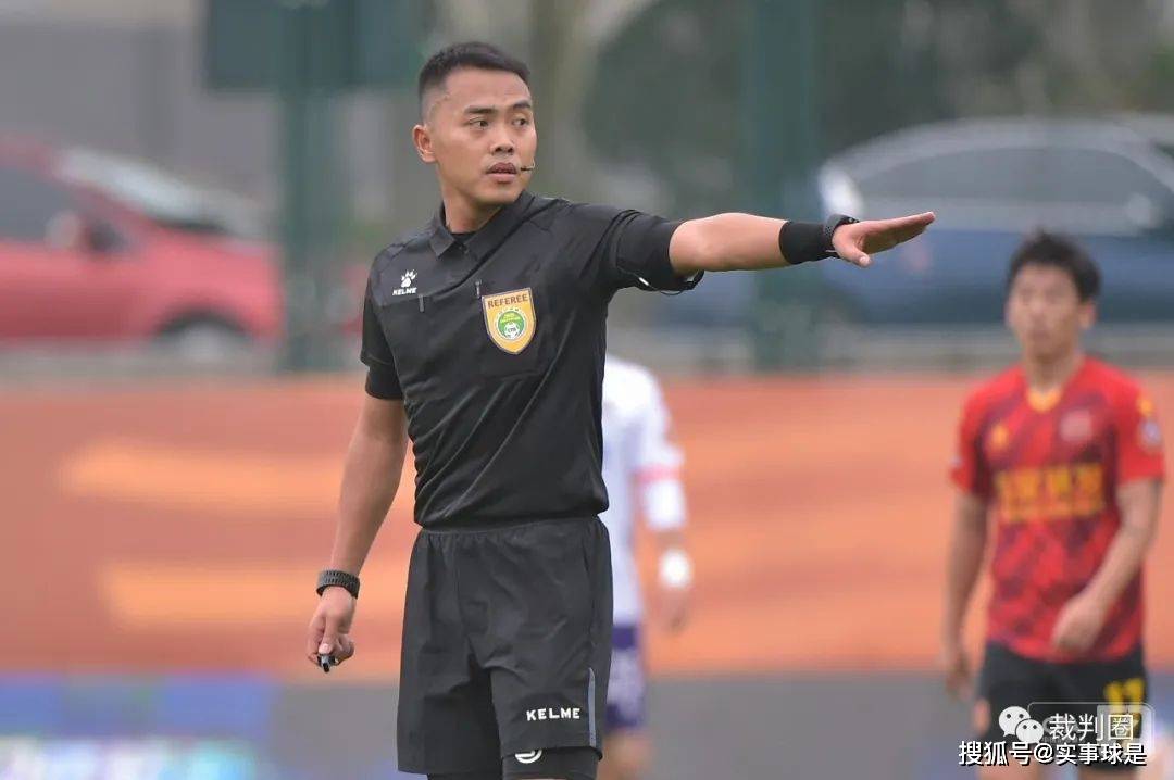 视频助理裁判是来自贵州的王竞,助理视频助理裁判是来自天津的白彬