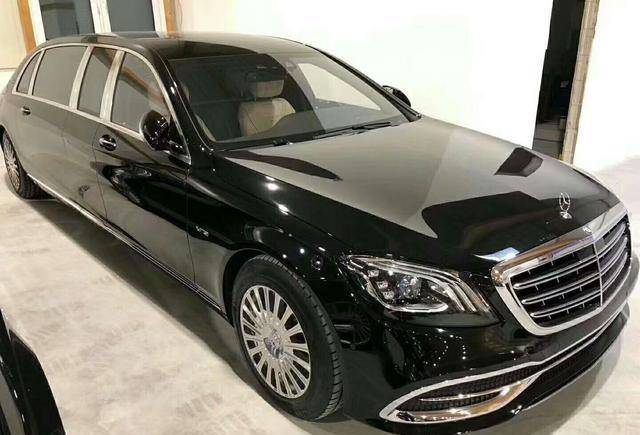 普京专车堪比坦克,防弹玻璃让子弹变形_俄罗斯_轿车_奔驰