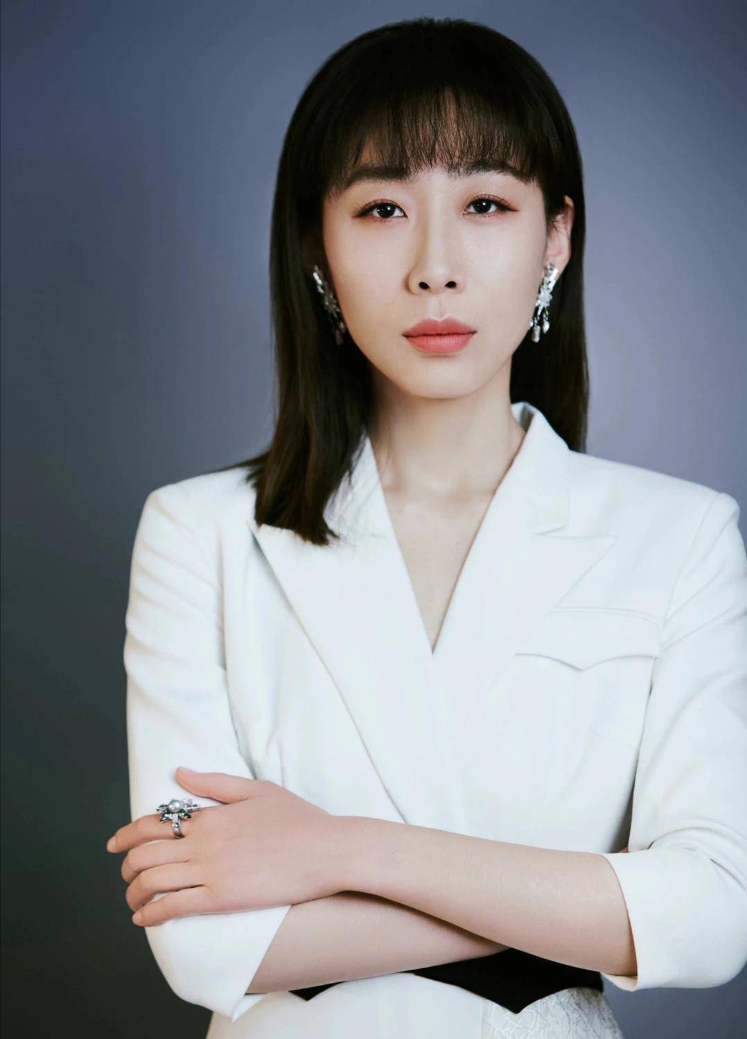 "王炸演员"任素汐:唱哭王菲,演技震撼黄渤,如今收视吊打海清