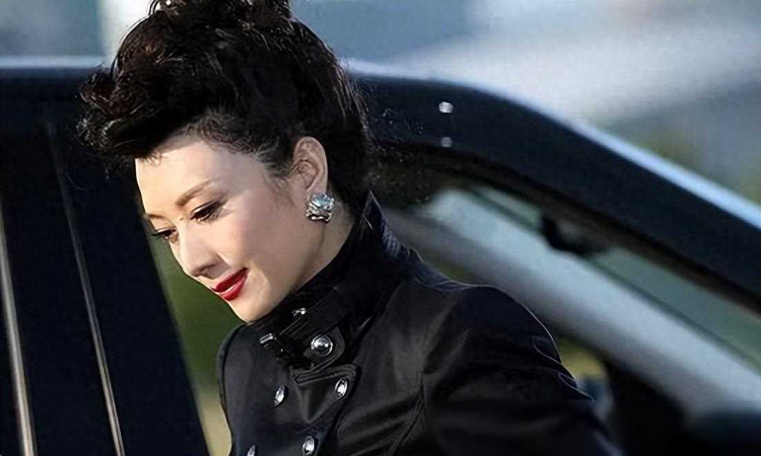 国家一级演员,身材容貌出众,零绯闻,岁婚姻成谜_王静_生活_演艺事业