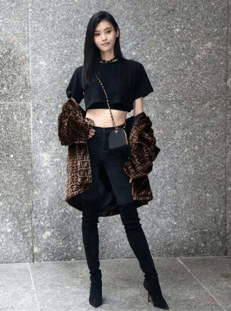 奚梦瑶不愧是豪门"阔太",穿20000吊带背心走机场,气场强大