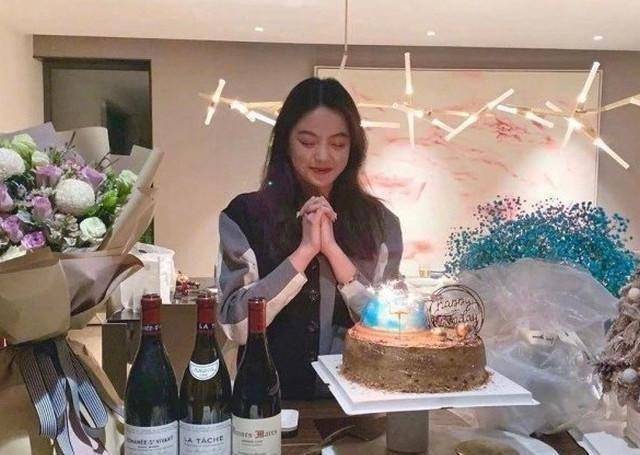 华谊千金王文也又晒和小鲜肉男闺蜜亲密合照,两人真实关系引猜测