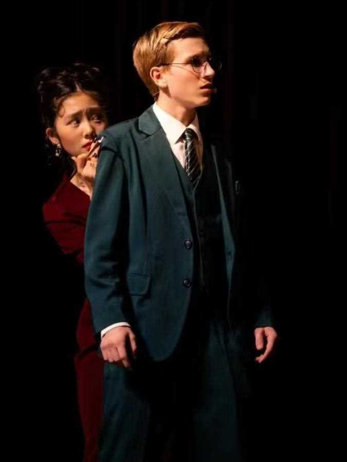 黄磊老婆晒大女儿戏剧表演,多多展现演技天赋