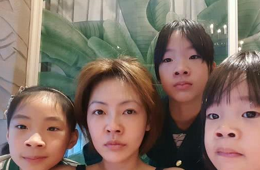 小s晒三个女儿近照,一个比一个漂亮,大女儿身材高挑很有国际范