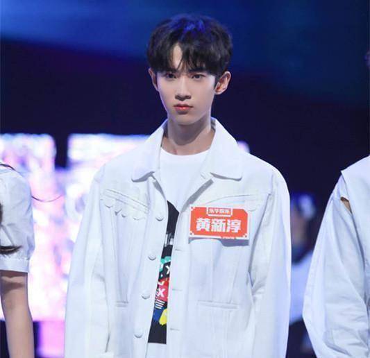 黄新淳:乐华七子的搞笑担当,连老板杜华都敢模仿,皮皮淳没错了