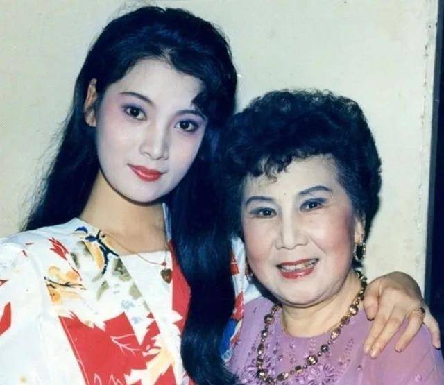 夫妻同为国家一级演员,一个唱沪剧一个演滑稽_华雯_秦雷_宝山