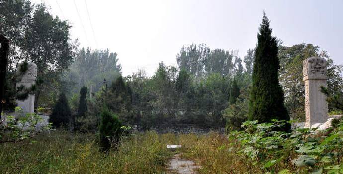 房山区西甘池村的铁帽子郡王坟村庄没拆迁前它是这样的