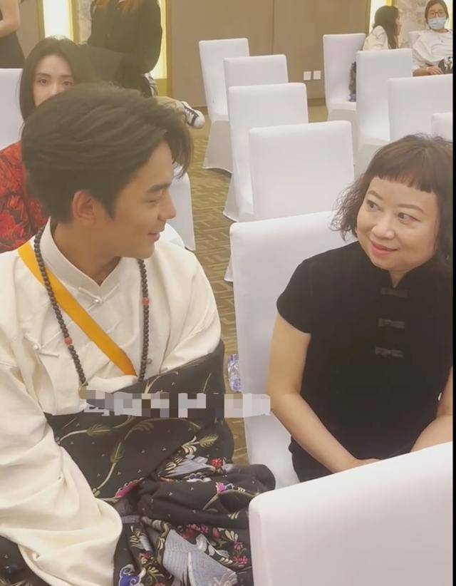 北京电影节红毯风采：高圆圆婀娜登场，周也优雅亮相，关晓彤大长腿引注目