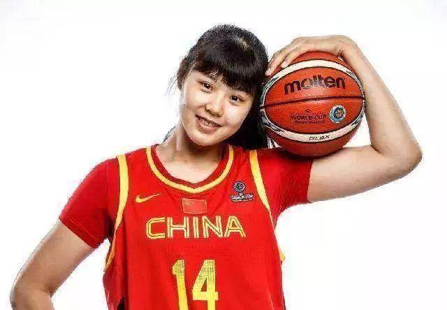 偶像奥尼尔最爱张杰,超级中锋原来是个萌妹子_李月_总决赛_wcba