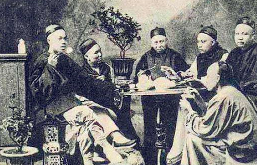 一组真实的清末八旗子弟生活照,遛鸟喝茶斗蛐蛐,钱永远花不完