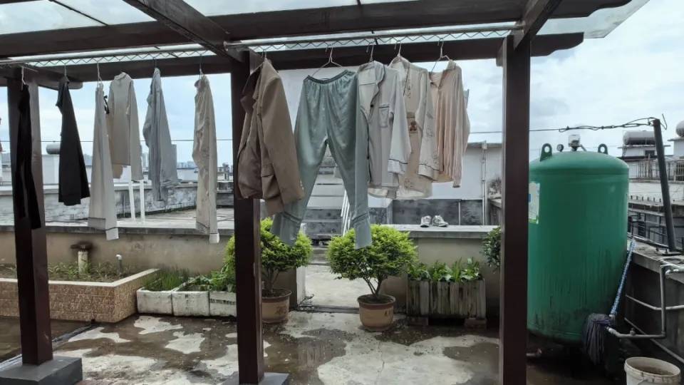 悲剧背后的教育困境：湖南9岁男孩坠亡，班主任至今仍未出现