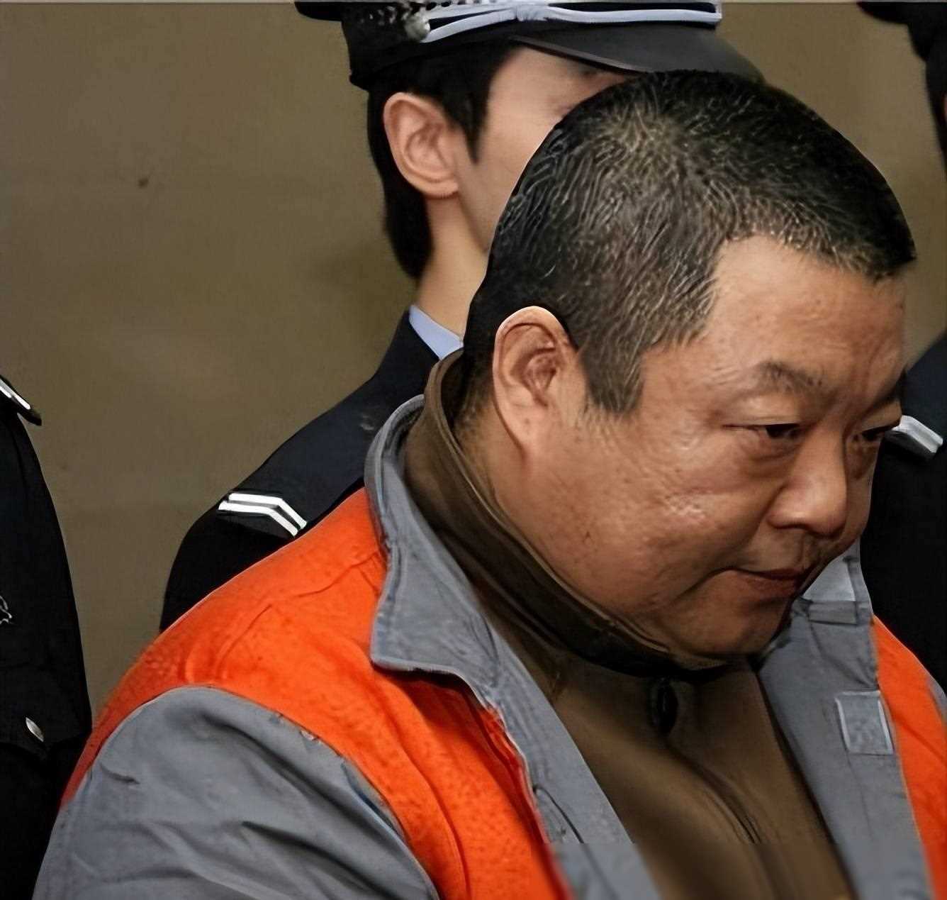 怒砸演唱会反遭围攻,歌手臧天朔挨打无奈